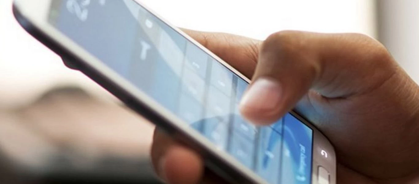 Κινητό τηλέφωνο: Πώς επηρεάζει την υγεία μας η πολύωρη χρήση του